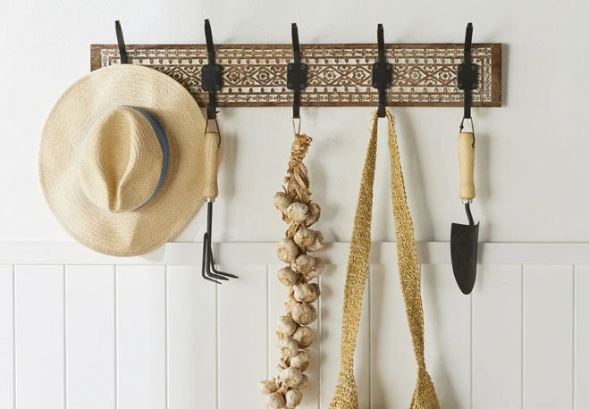 Hooks & Stands