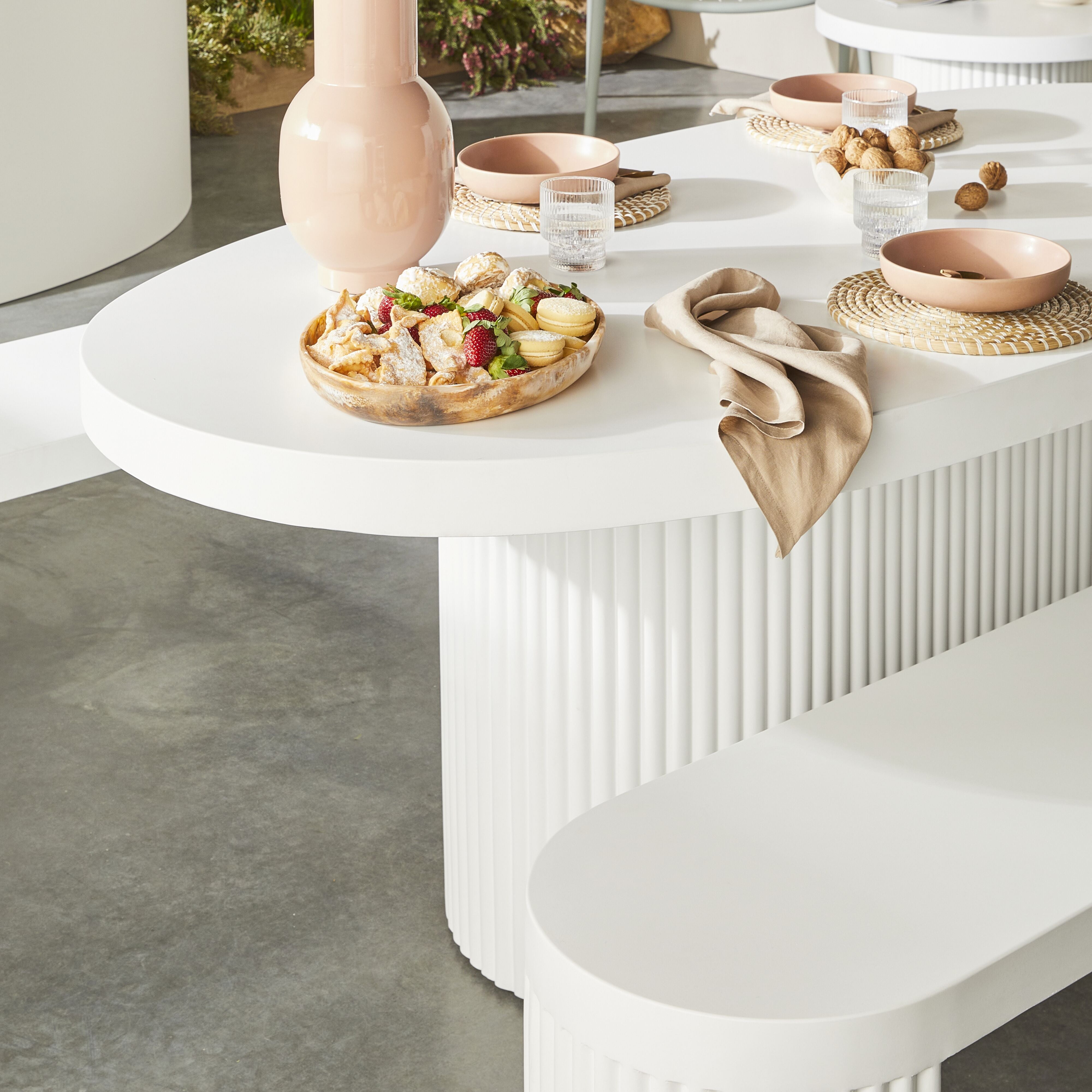 Ripple Curved Outdoor Dining Table – Early Settler AU