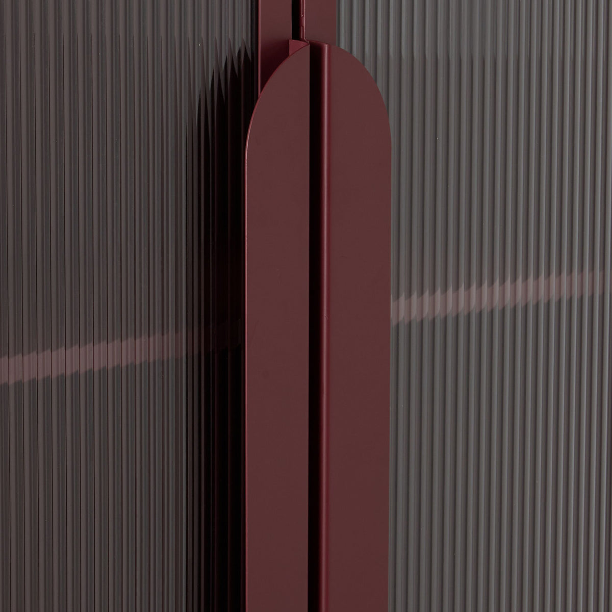 Nero 2 Door Display Curved Burgundy