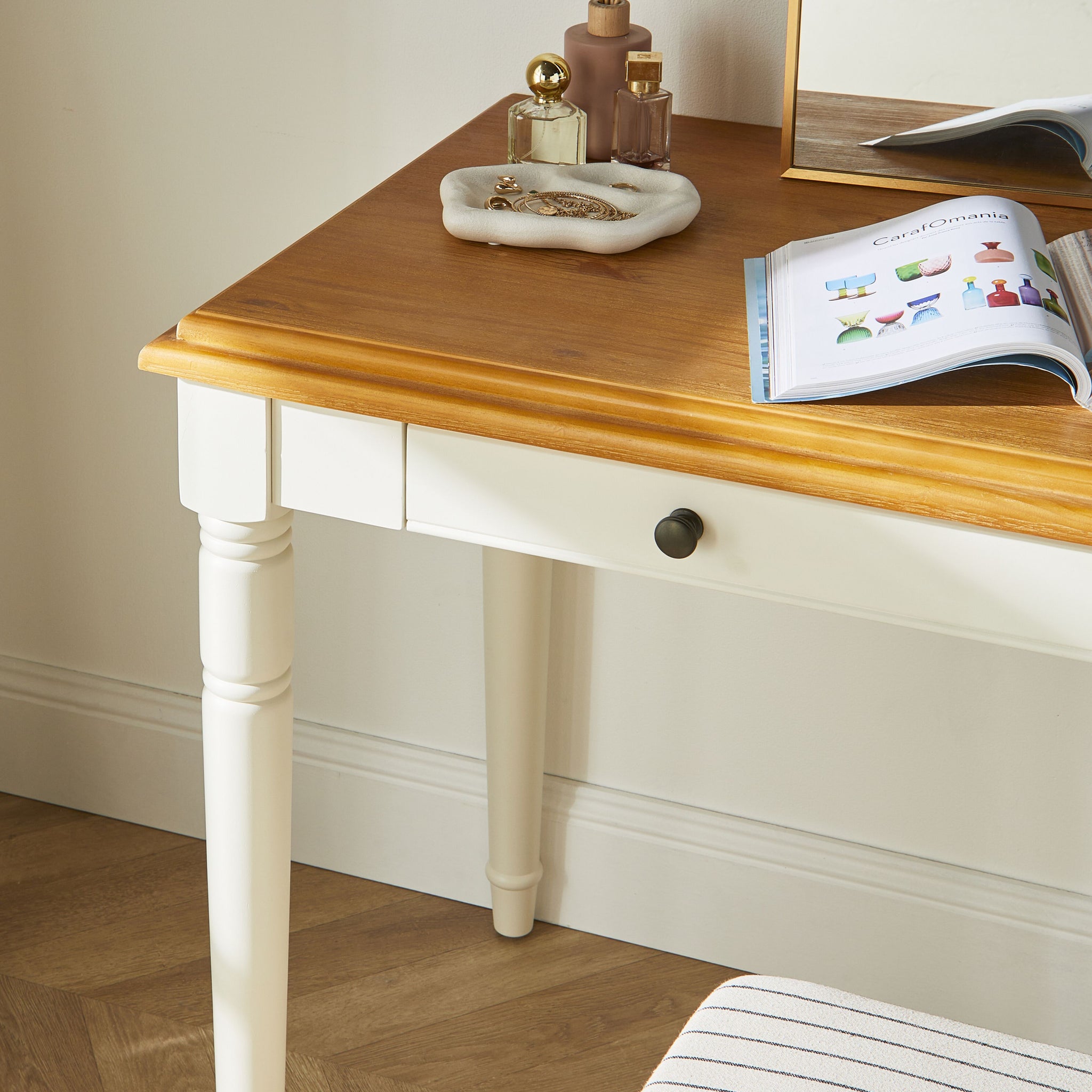 Close-up of wood top and edge detailing of vanity desk showing light oak top and beveled edge.