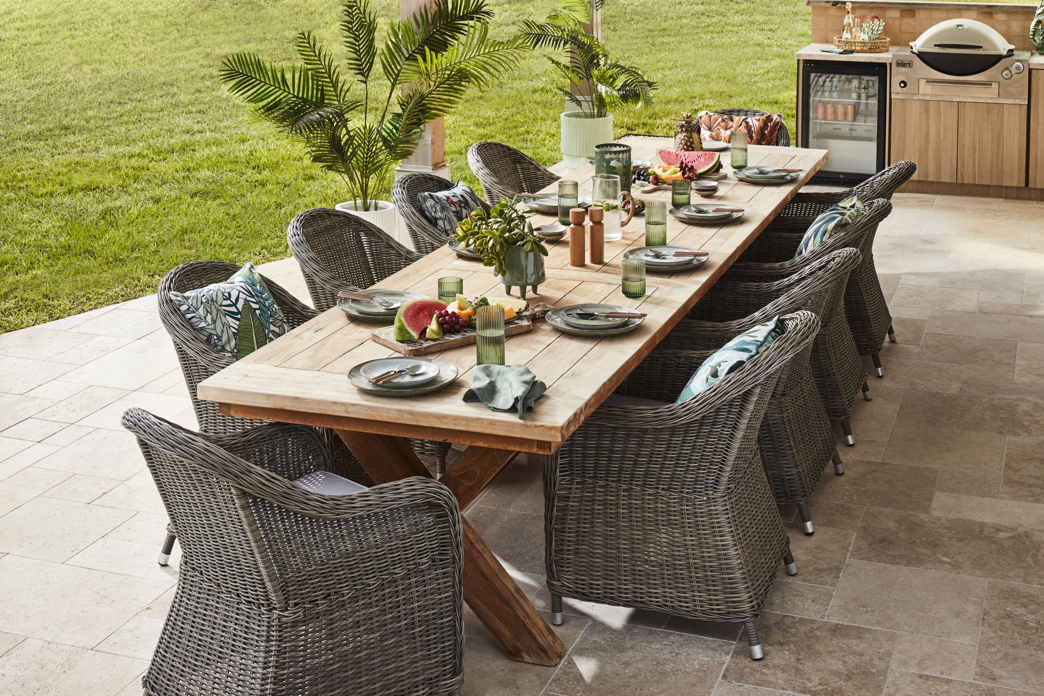 Early settler deals outdoor dining table