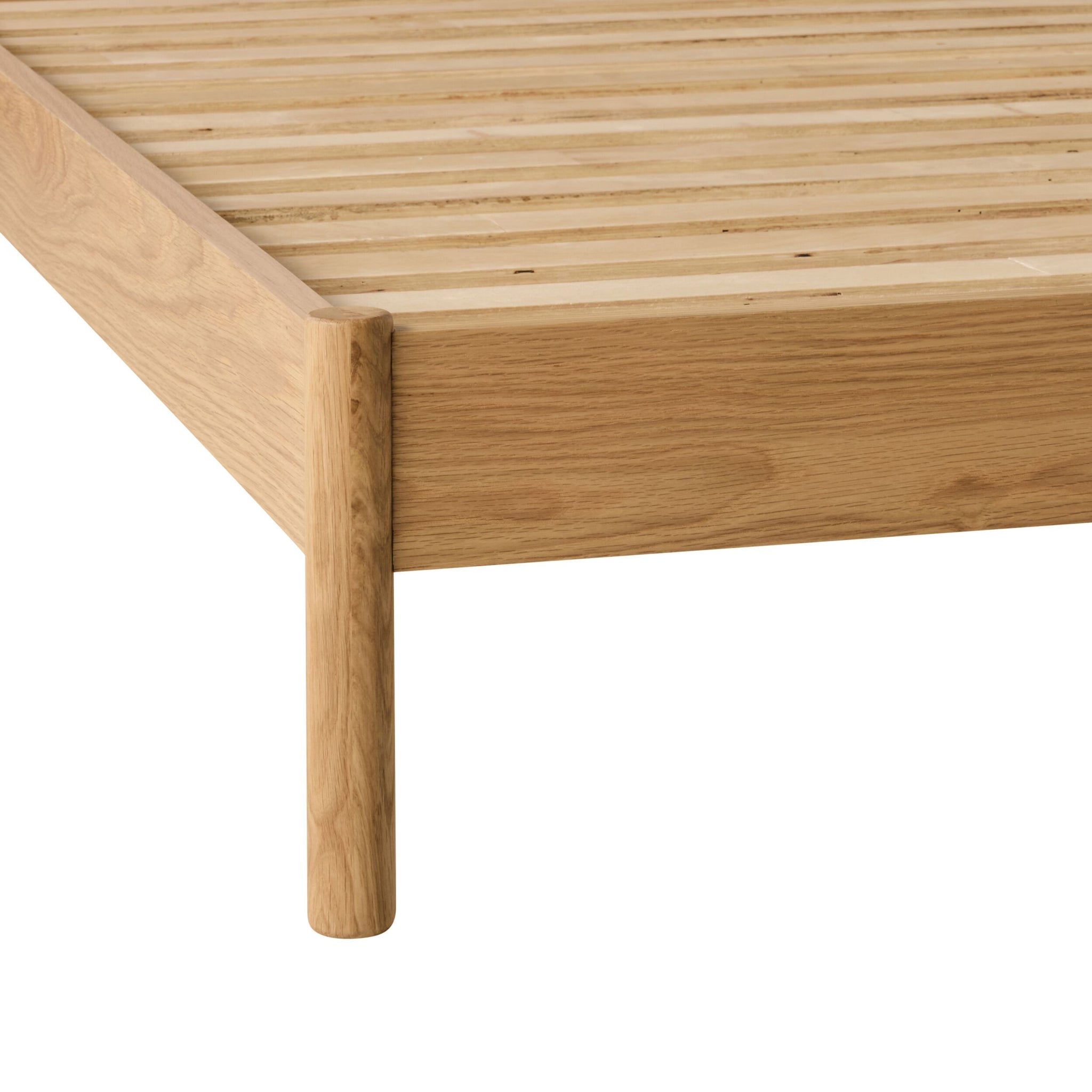 Spintara Queen Bed Light Oak